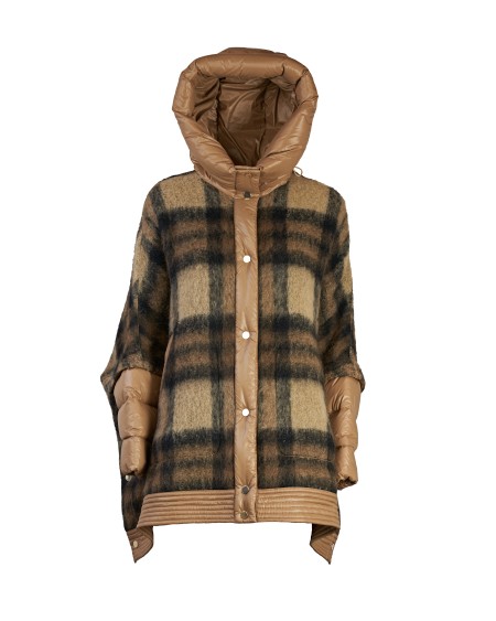 Shop VIOLANTI  Mantella: Violanti mantella in lana e nylon.
Cappuccio.
Maniche lunghe.
Chiusura con bottoni.
Imbottitura in piuma.
Inserti in nylon.
Vestibilità regolare.
Composizione: 26% Mohair 26% Alpaca 24% Lana vergine 24% Poliammidica.
Fabbricato in Italia.. VL194 6100-611
